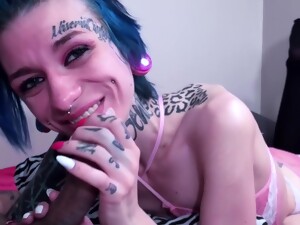 Tattooed Slut Gives Split Tongue BJ In Her New Lingerie & Fully Drains Cock