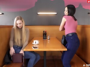 Natural Tits Models Jade Presley And Jenny Wild Have Lesbian Sex