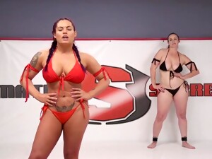 Bikini, Kadın dominasyonu, Güreş