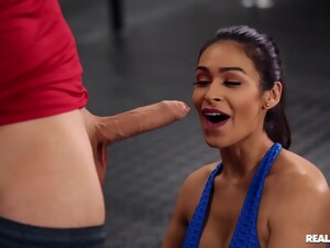 A Long Dick Bodybuilder Fucks A Female Fitness Instrucor In The Gym