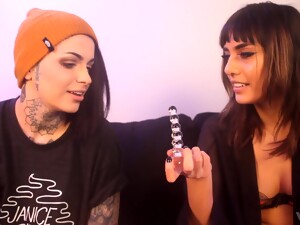 Tattooed Emo Lesbian Couple Janice Griffith And Leigh Raven