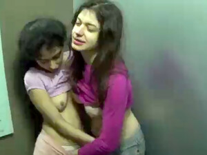Girls Getting Lavish Facial In The Elevator