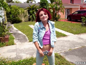 Quickie Fucking Between A Large Dick Guy And Skinny Redhead Lola Fae