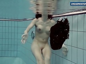 Flashing Bright Tits Underwater Makes Everyone Horny