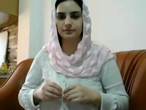 Pakistani Muslim Wife Give Blowjob