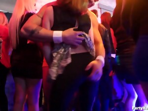 Steamy Bitches Are Having Mating Games At The Night Club