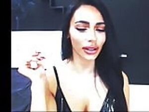 Rambut coklat, Dominasi perempuan, Baju karet, Seks Rumania, Webcam