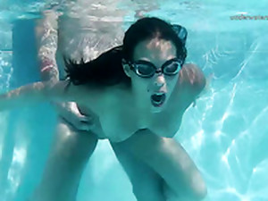 Naughty Amateur GF In Swim Glasses Is Busy With Sucking Dick