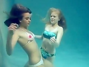 Fetish, Seks sendiri, Dalam air