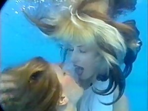 Fetiche, Lesbianas, Bajo el agua
